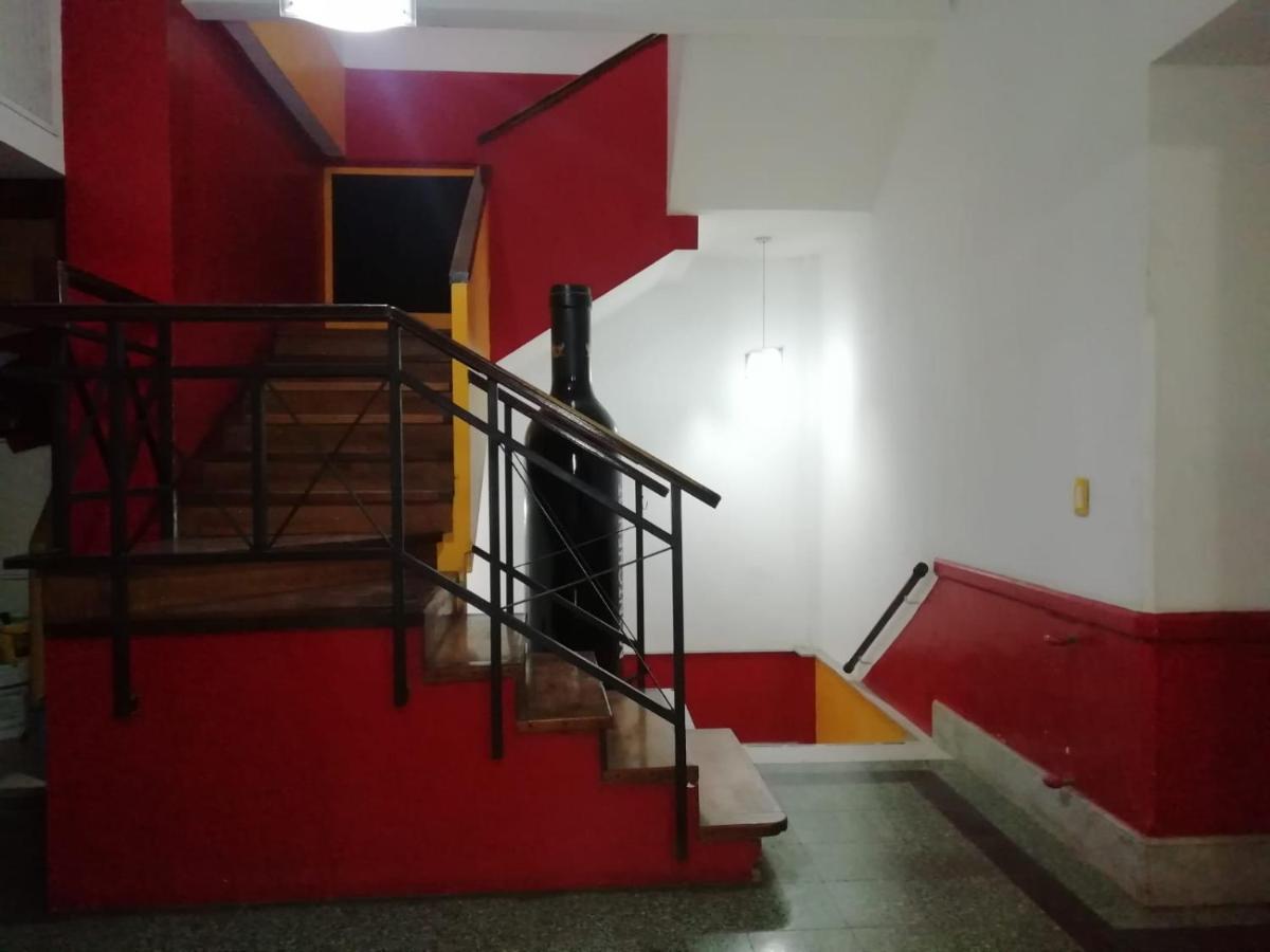 Katana Capsule Hostel Мендоса Экстерьер фото